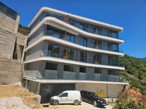 Spoljašnji izgled moderne višestambene zgrade sa terasama i parkingom. - image 13