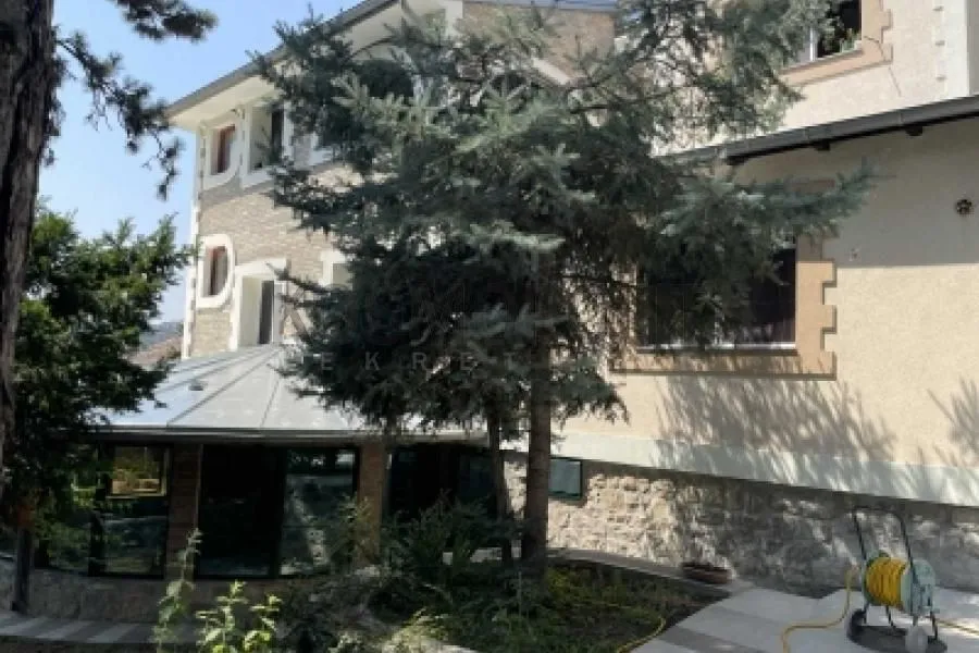 Sale, house, 365m², Miljakovac, Rakovica