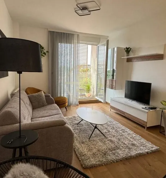 Izdavanje, dvosoban stan, 42m², Bulevar Evrope, Novi Sad Sve Podlokacije