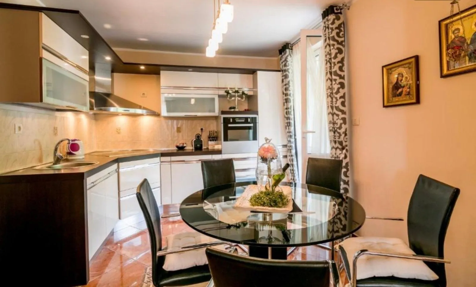 Izdavanje, jednosoban stan, 60m², Savina, Herceg Novi