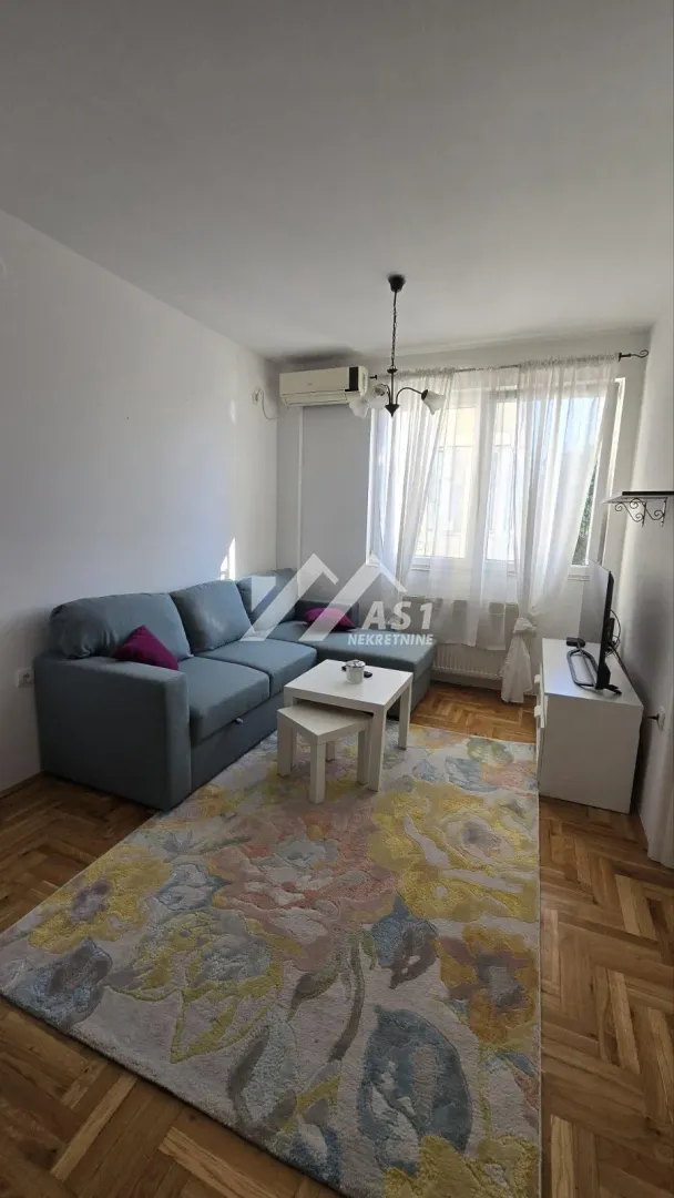 Izdavanje, jednosoban stan, 33m², Salajka, Novi Sad Sve Podlokacije