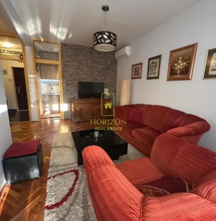 Izdavanje, dvosoban stan, 60m², Blok 6, Podgorica