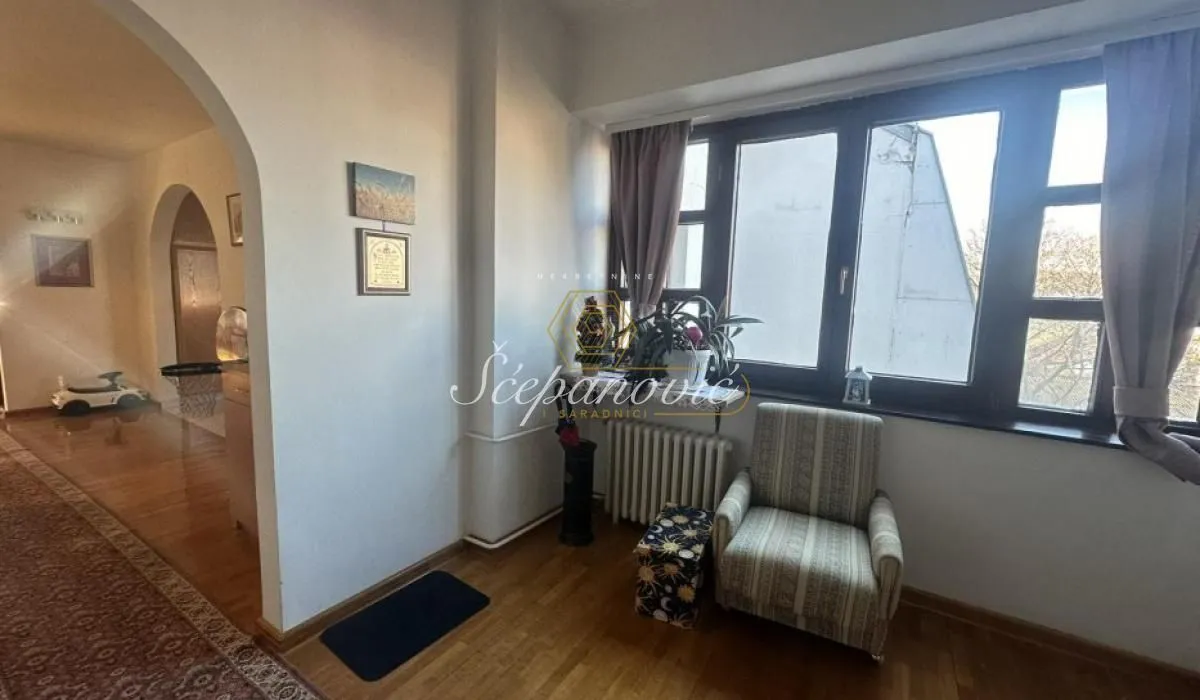 Prodaja, četvorosoban stan, 151m², Centar, Novi Sad