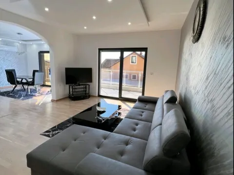 Izdavanje, dvosoban stan, 100m², Igalo-Petlja, Herceg Novi - image 2