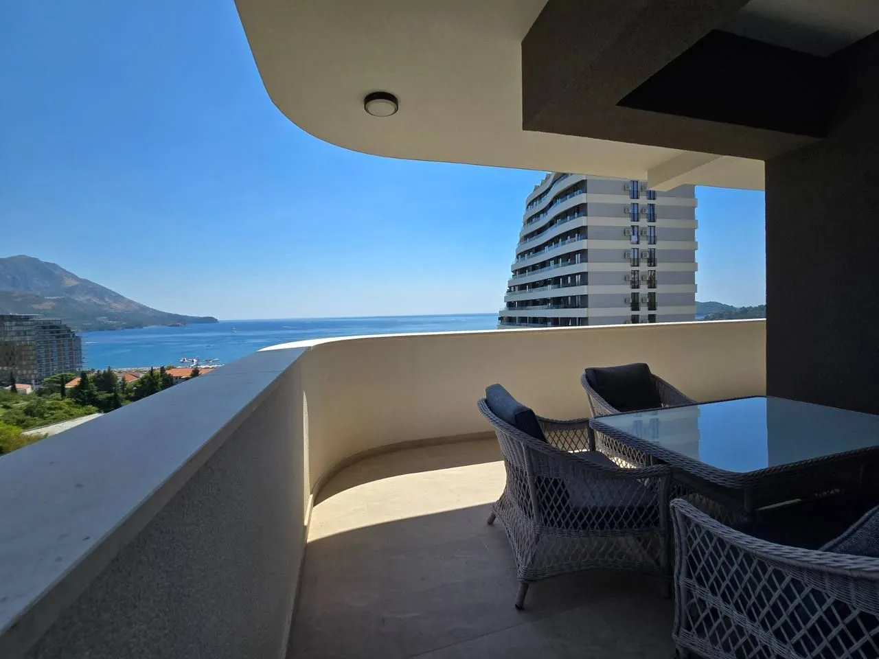Sale, two bedroom apartment, 80m², Bečići, Budva