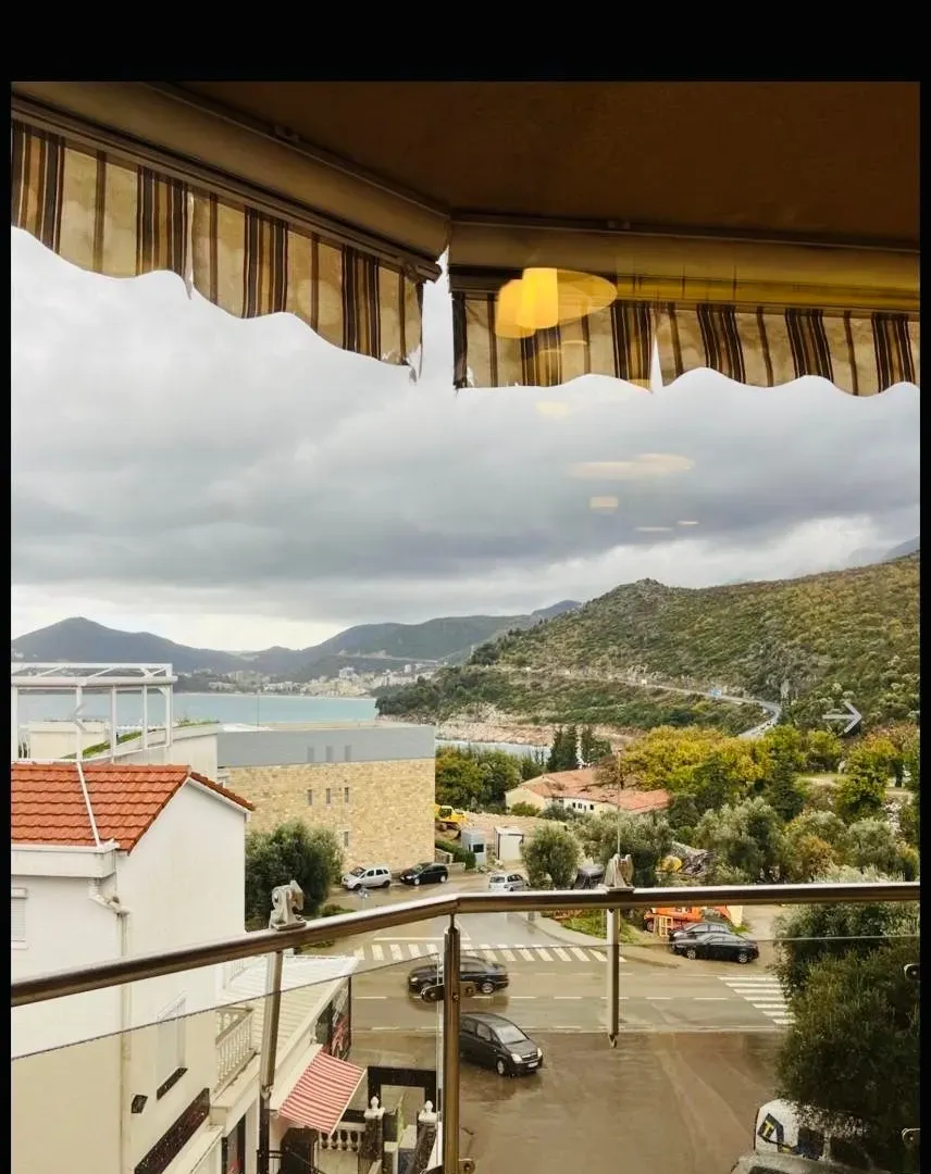 Prodaja, dvosoban stan, 74m², Pržno, Budva