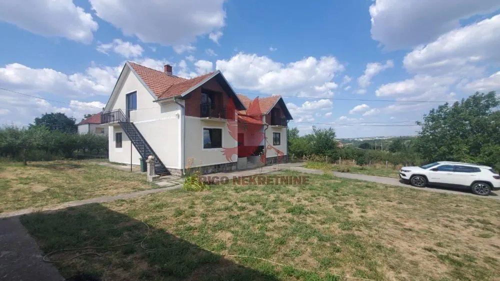 Prodaja, kuća, 280m², Centar, Topola