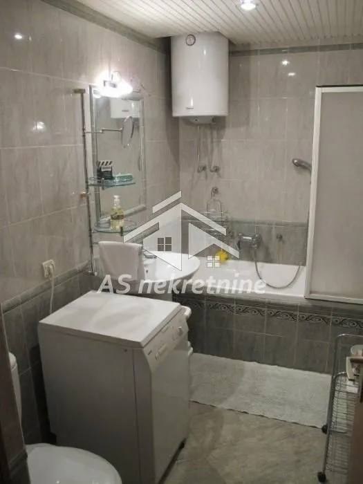 Izdavanje, trosoban stan, 90m², Savski Venac, Beograd