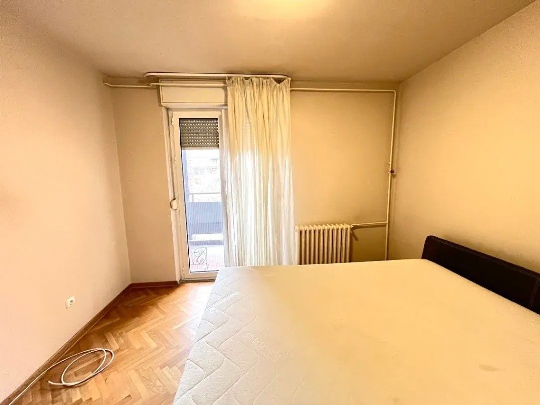 Izdavanje, četvorosoban stan, 105m², Kanarevo Brdo, Beograd