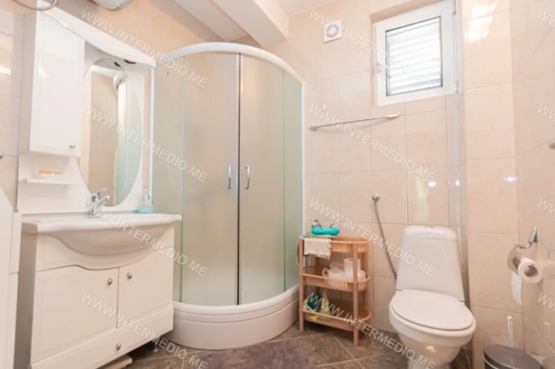 Prodaja, kuća, 231m², Sutorina, Herceg Novi