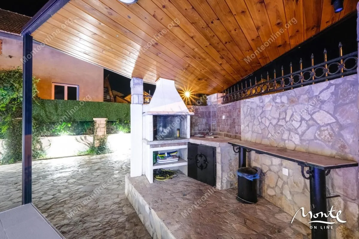 Prodaja, kuća, 198m², Tivat, Crna Gora