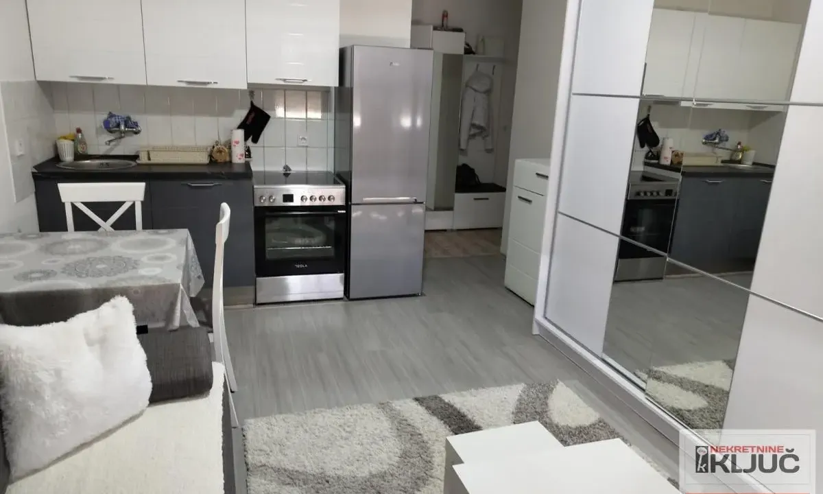 Izdavanje, garsonjera, 25m², Centar, Novi Sad