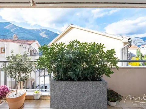 Prodaja, trosoban stan, 114m², Dobrota, Kotor - image 30