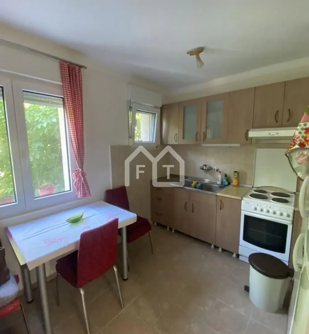 Izdavanje, trosoban stan, 60m², Cvetkova Pijaca, Zvezdara Sve Podlokacije
