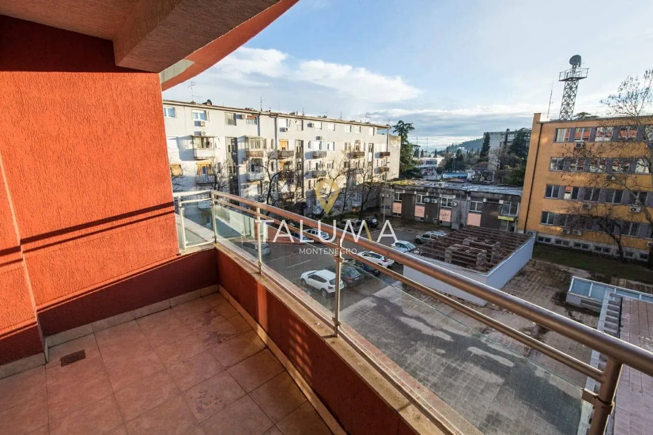 Izdavanje, dvosoban stan, 68m², Preko Morače, Podgorica