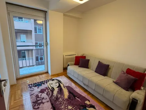 Izdavanje, trosoban stan, 92m², Kruševac, Podgorica - image 8