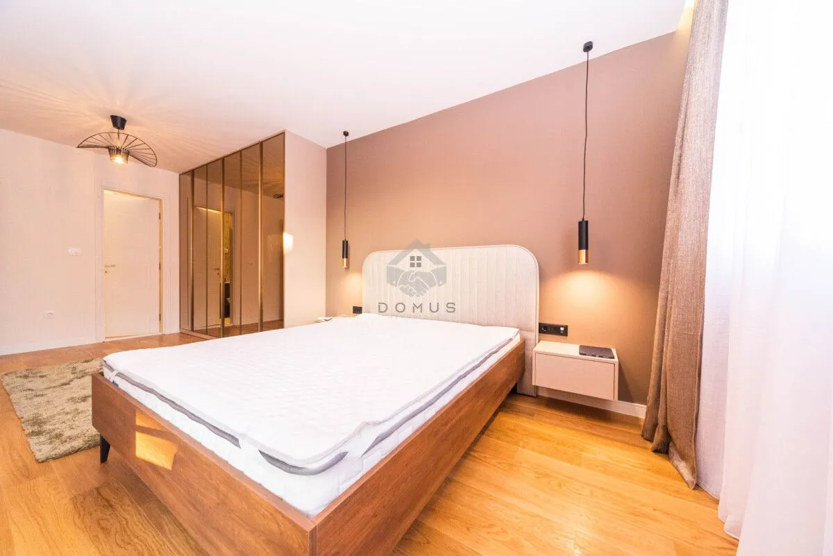Izdavanje, dvosoban stan, 108m², Central Point, Podgorica