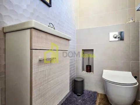 Izdavanje, kuća, 194m², Tološi, Podgorica - image 32