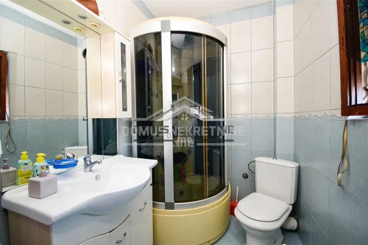 Prodaja, kuća, 230m², Stari Aerodrom, Podgorica