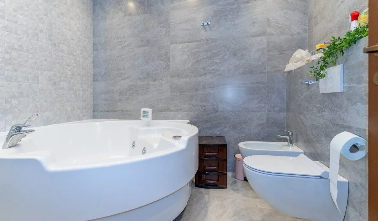 Izdavanje, trosoban stan, 200m², Gorica C, Podgorica