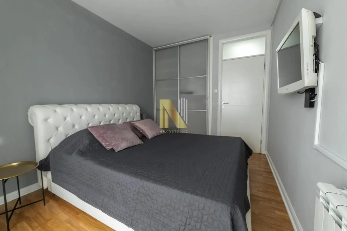 Prodaja, dvosoban stan, 49m², Centar, Novi Sad