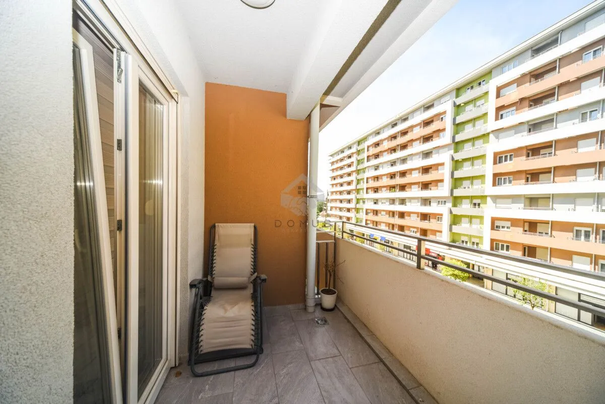 Izdavanje, jednosoban stan, 49m², Central Point, Podgorica