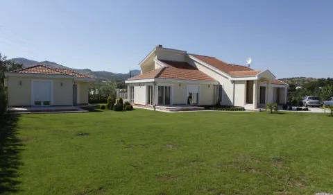 Rent, house, 250m², Donji Kokoti, Podgorica - image 26