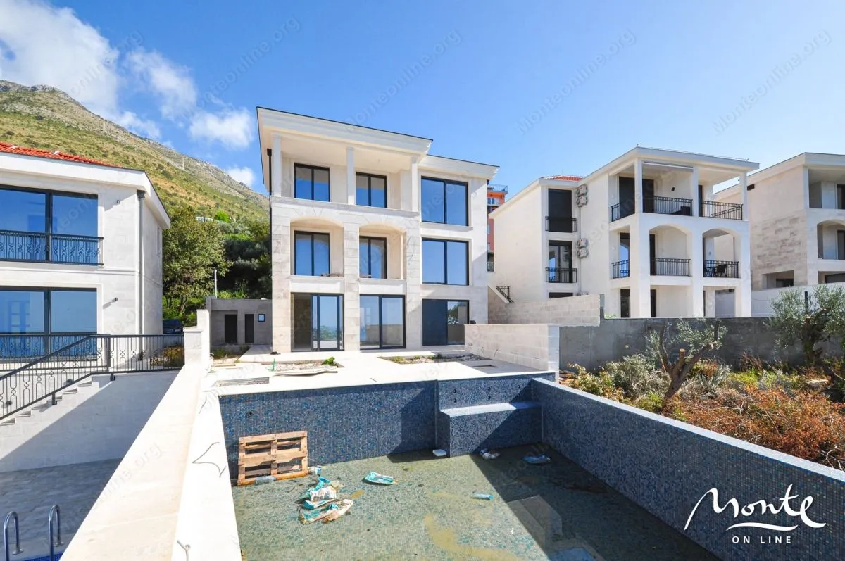 Sale, house, 261m², Reževići, Budva