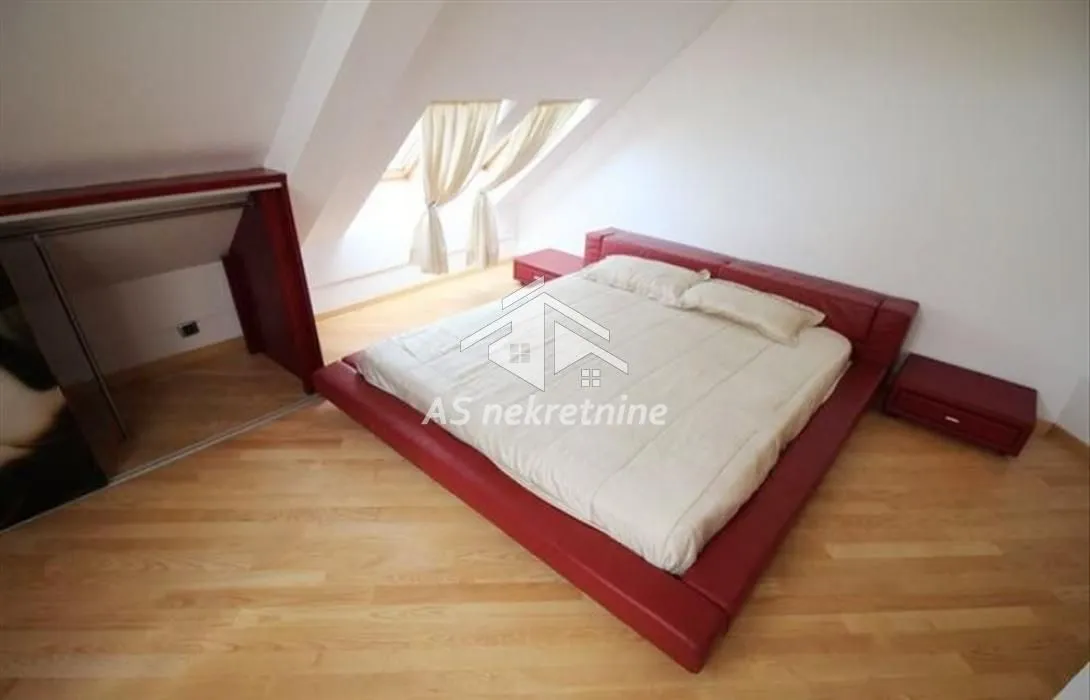 Izdavanje, stan, 220m², Savski Venac, Beograd