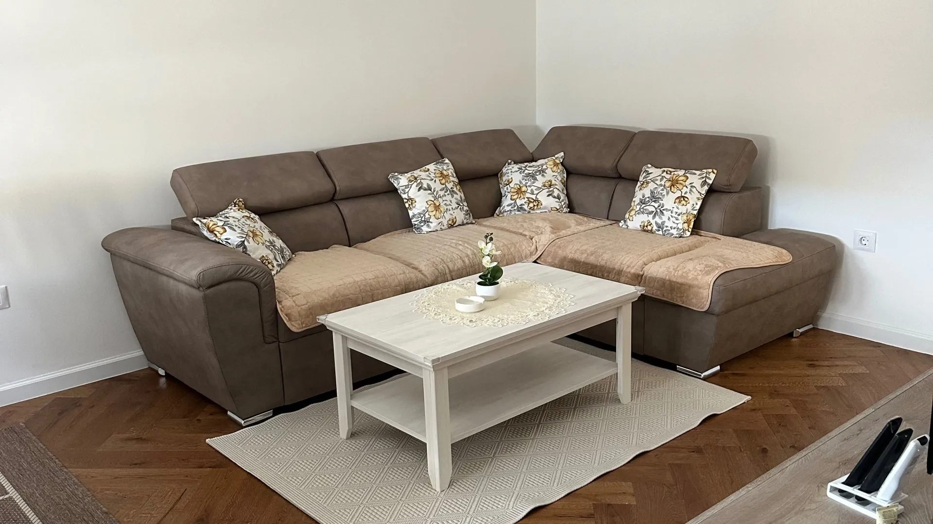 Izdavanje, jednosoban stan, 44m², Kava, Tivat