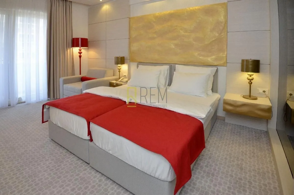 Rent, hospitality venue, 1030m², Centar, Budva