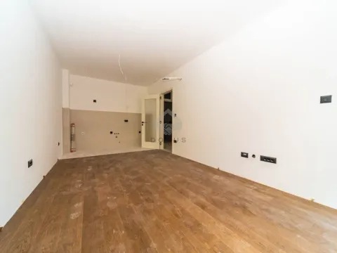 Izdavanje, poslovni prostor, 45m², Centar, Podgorica - image 3