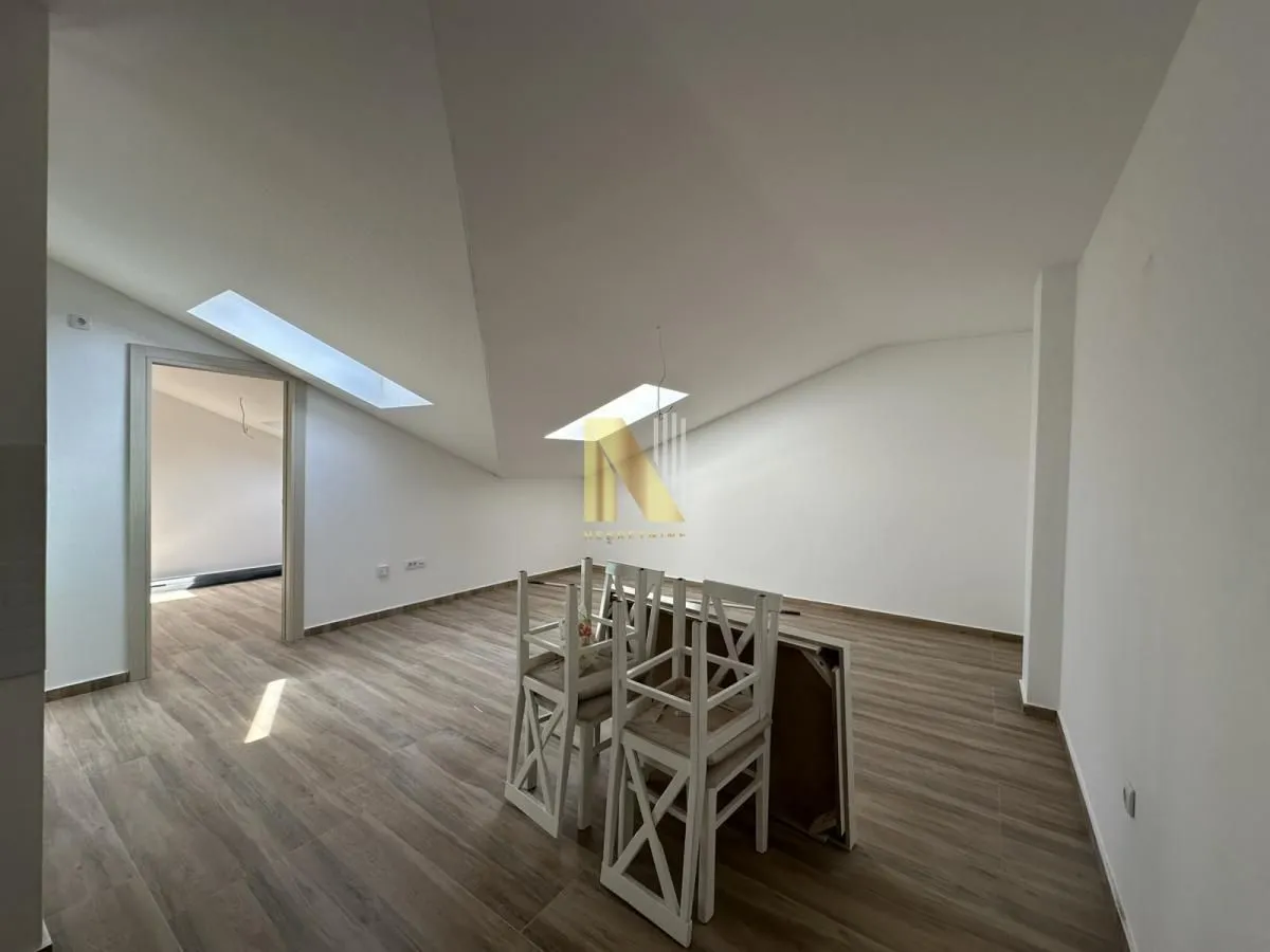 Prodaja, dvosoban stan, 55m², Centar, Inđija