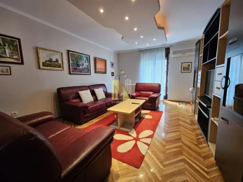 Izdavanje, trosoban stan, 89m², Centar, Novi Sad
