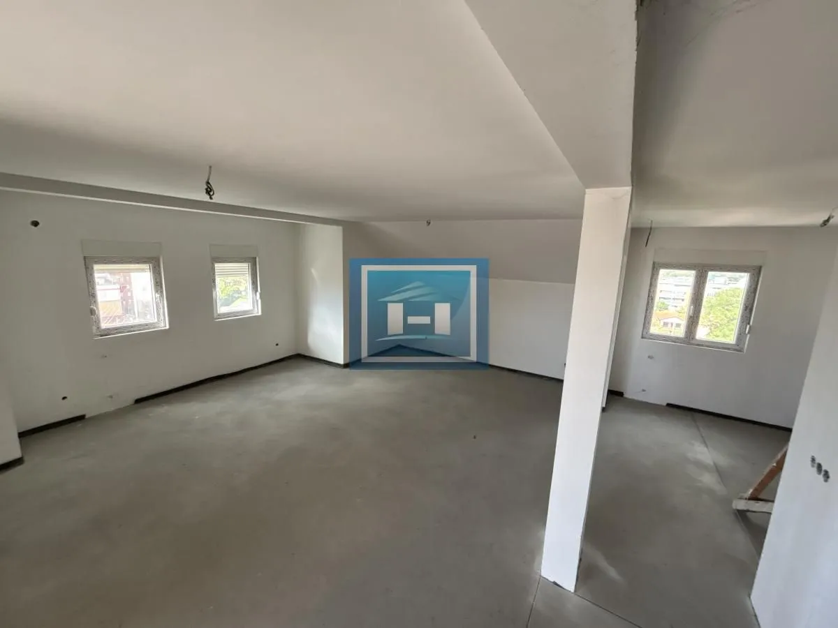 Prodaja, stan, 222m², Centar, Jagodina