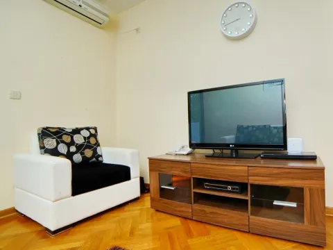 Izdavanje, jednosoban stan, 58m², Centar, Bar - image 7