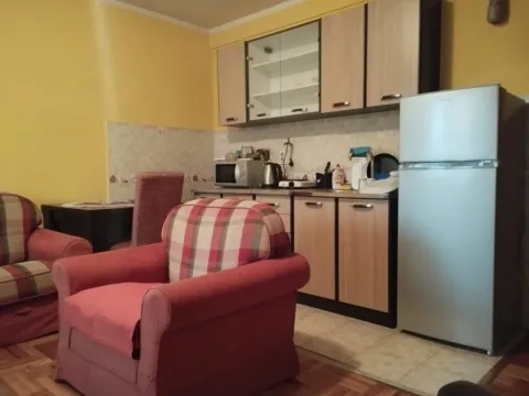 Izdavanje, garsonjera, 40m², Stari Aerodrom, Podgorica - image 1