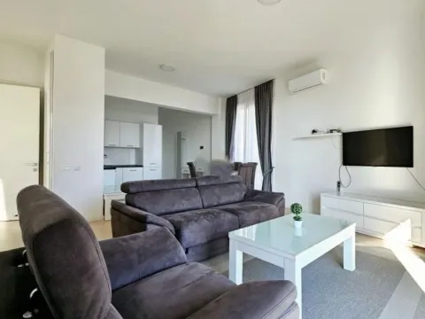 Rent, two bedroom apartment, 65m², Bečići, Budva