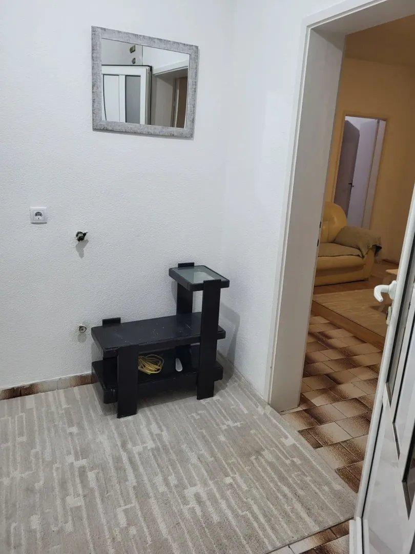 Izdavanje, dvosoban stan, 40m², Stari Aerodrom, Podgorica
