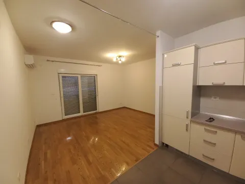 Rent, two bedroom apartment, 70m², City Kvart, Podgorica - image 4