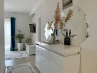 Izdavanje, dvosoban stan, 70m², Bečići, Budva - image 2