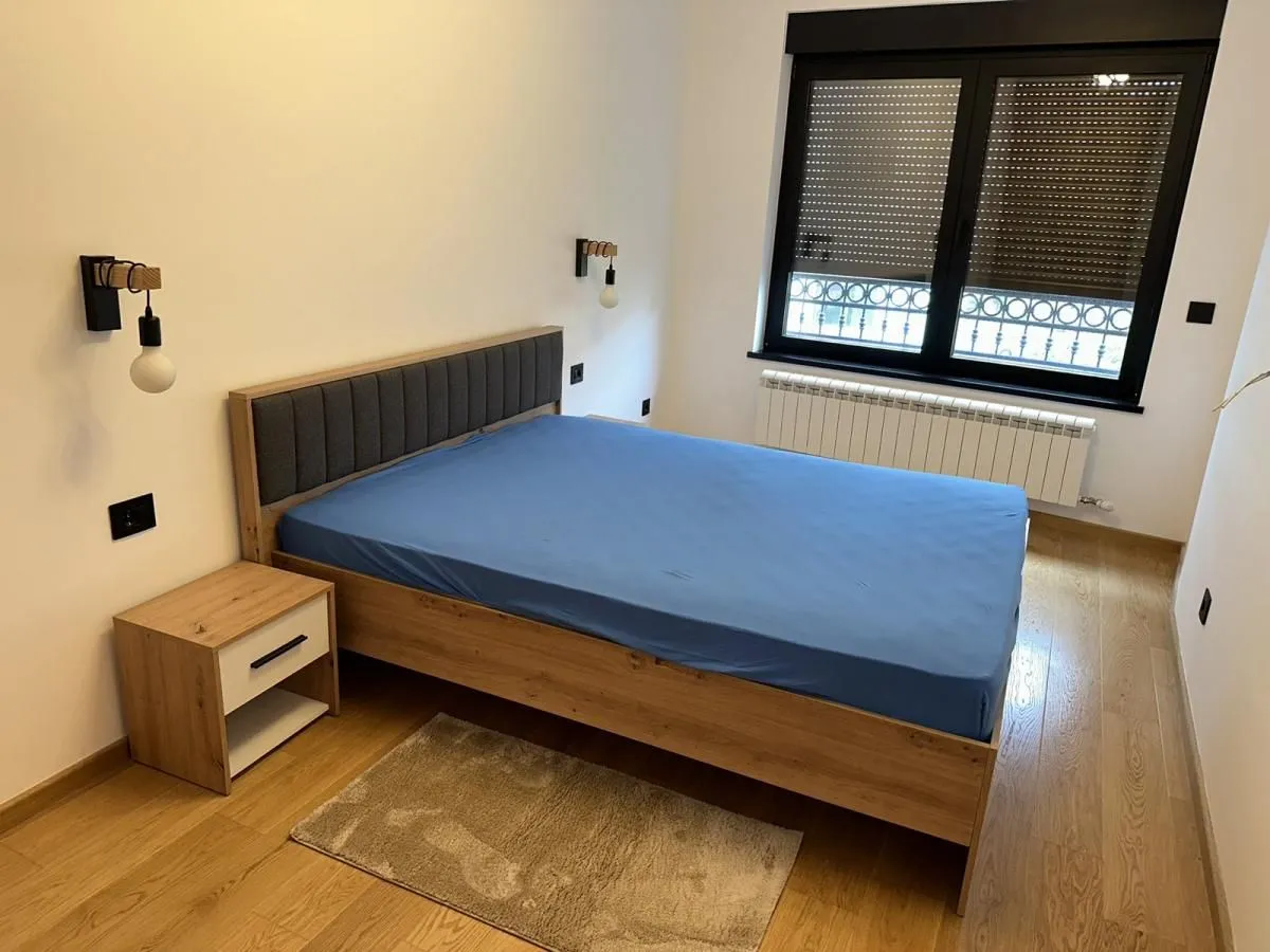 Izdavanje, četvorosoban stan, 102m², Crveni Krst, Beograd