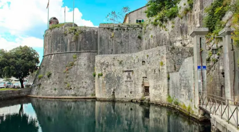Prodaja, dvosoban stan, 42m², Stari Grad Kotor, Kotor