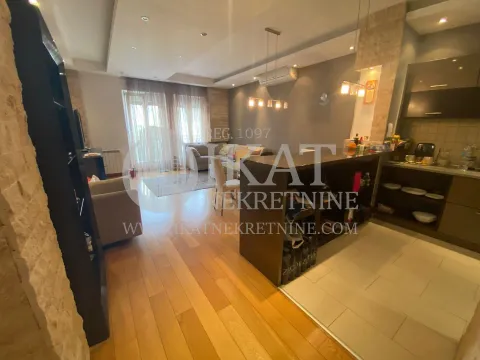 Izdavanje, trosoban stan, 95m², Savski Venac, Beograd - image 13