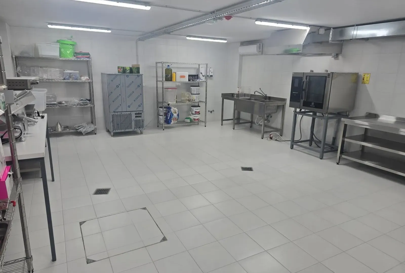 Rent, office space, 250m², Lastva Grbaljska, Kotor