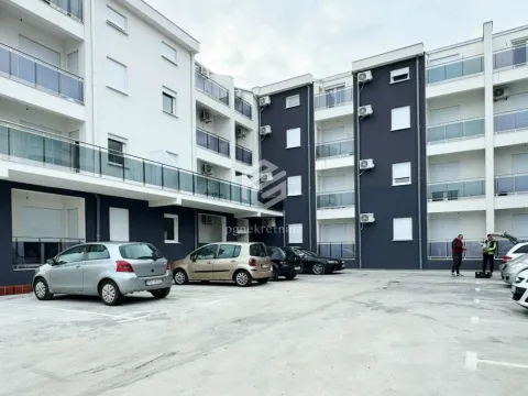 Izdavanje, dvosoban stan, 63m², Zagorič, Podgorica - image 17