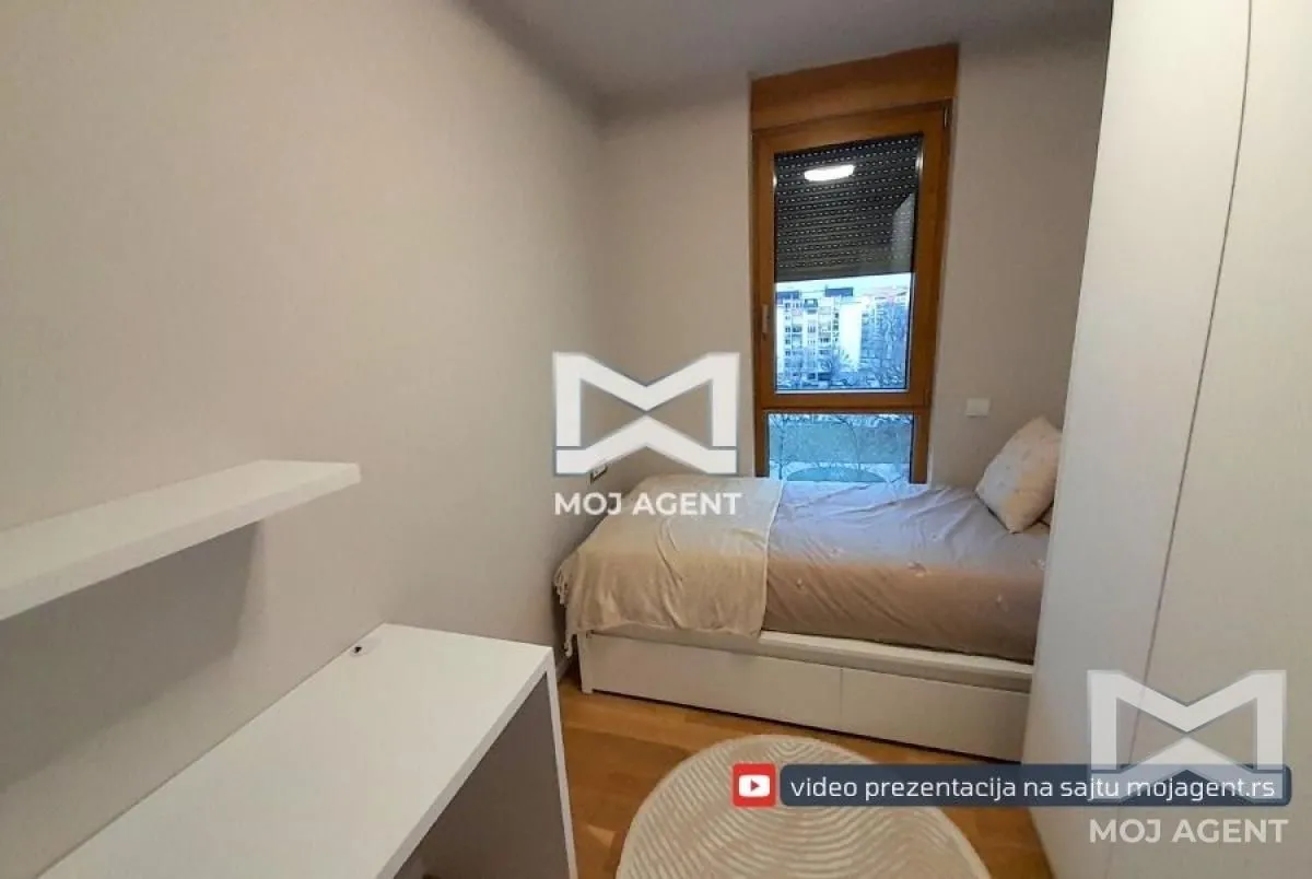 Izdavanje, trosoban stan, 76m², Niš, Srbija
