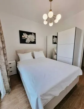 Rent, two bedroom apartment, 85m², Bečići, Budva - image 8