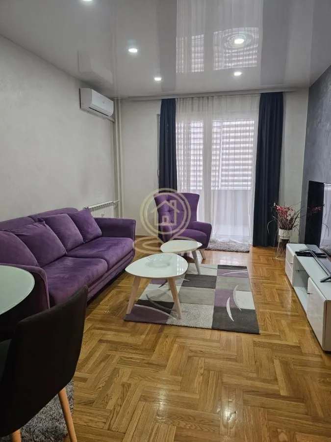 Rent, four bedroom apartment, 97m², Vračar Sve Podlokacije, Beograd