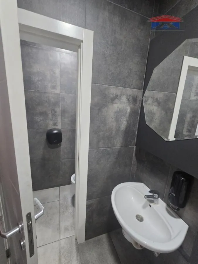 Sale, office space, 306m², Grbavica, Novi Sad Sve Podlokacije